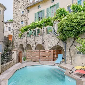 https://la-tour-des-remparts.hotels-rhonealpes.com